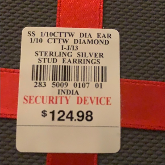 1/10 CTTW Diamond SS stud earrings NIB - Picture 7 of 7